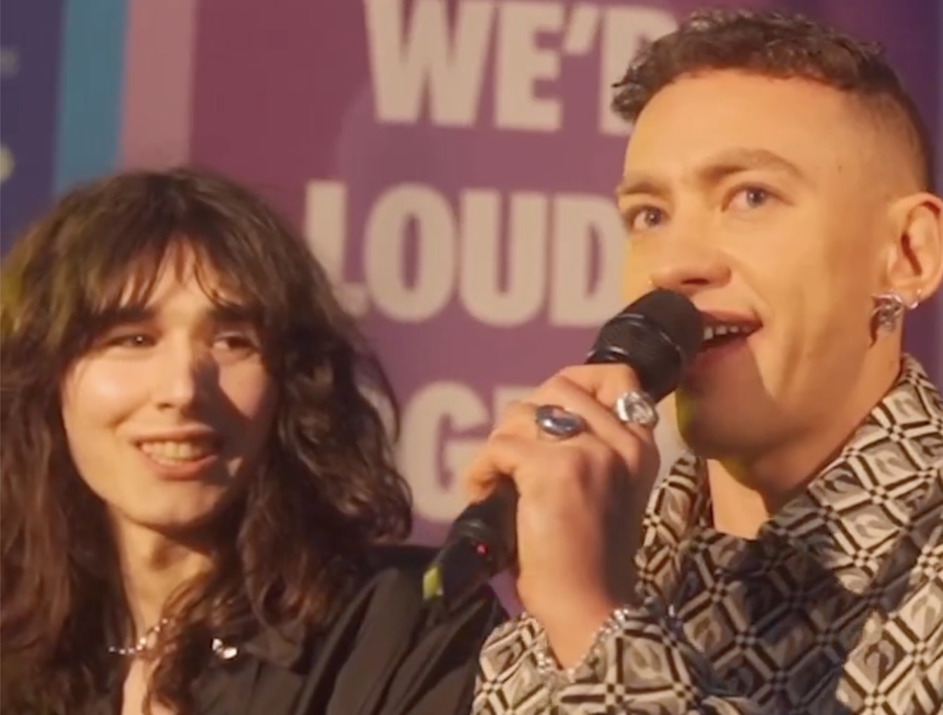 Watch Olly Alexander Performt Mit Trans Voices Gay Ch Alles Bleibt