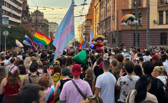 Die Schweizer Botschaft war an der Belgrade Pride mit von der Partie...