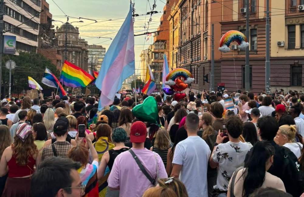 Die Schweizer Botschaft war an der Belgrade Pride mit von der Partie...