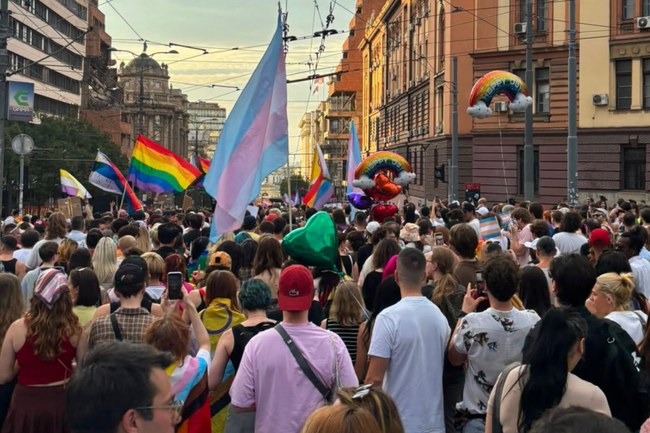 Die Schweizer Botschaft war an der Belgrade Pride mit von der Partie...
