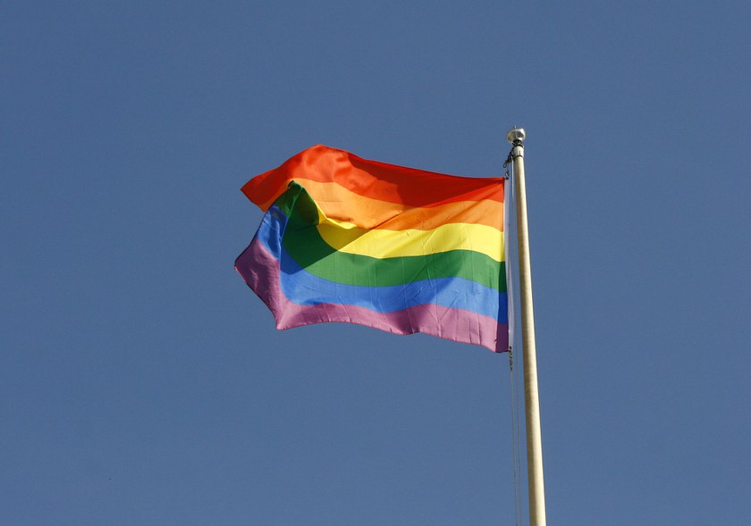 Exxon Mobil verbietet Regenbogenfahnen während dem Pride Month