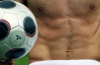 Fussball-Fans würden sich über Oben-Ohne-Fussballer freuen...