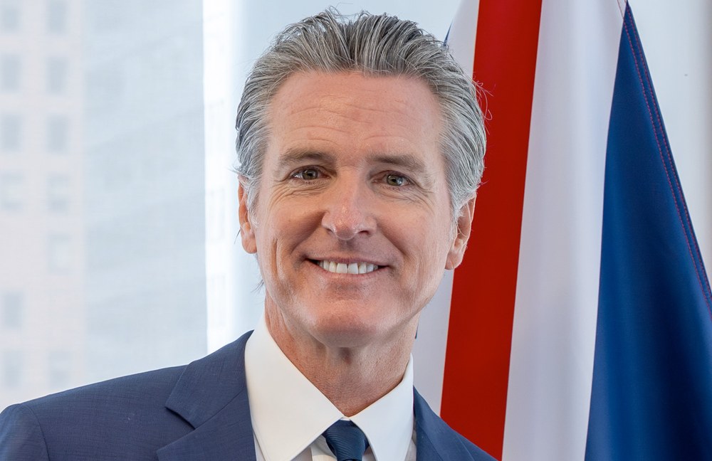 Gavin Newsoms Büro hat die perfekte Antwort auf MAGA-Drohung... inklusive Grindr