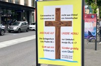 Auch in der Schweiz: Plakate, welche Corona als Anschlag auf Moral bezeichnen