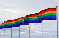 Island rollte den Regenbogen-Teppich für Mike Pence aus
