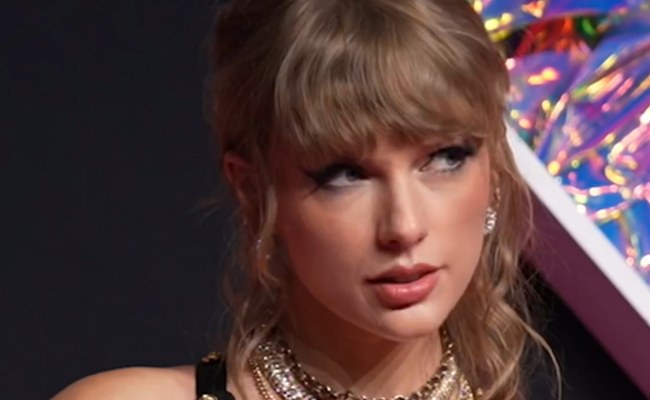 Ja-ah, Taylor und Travis haben geheiratet - aber schau Dir diese Memes an :)