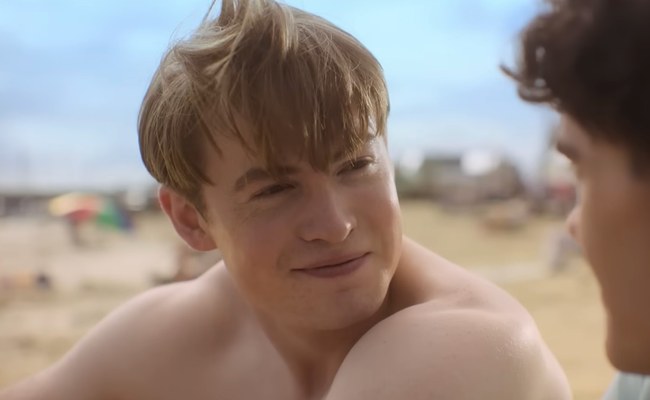 Kit Connor legt sich einen Post-Heartstopper-Look zu...
