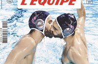 L'Équipe mit Gay Kuss auf dem Cover