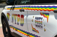New Yorks Polizei schreibt ACAB auf ihre Pride-Autos... und wird dafür gefeiert!