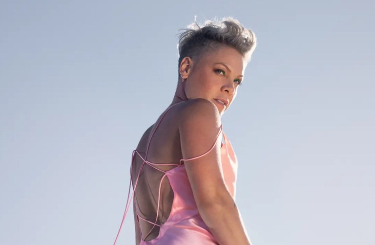 P!nk feiert die Schulpräsidentin ihrer Heimatstadt