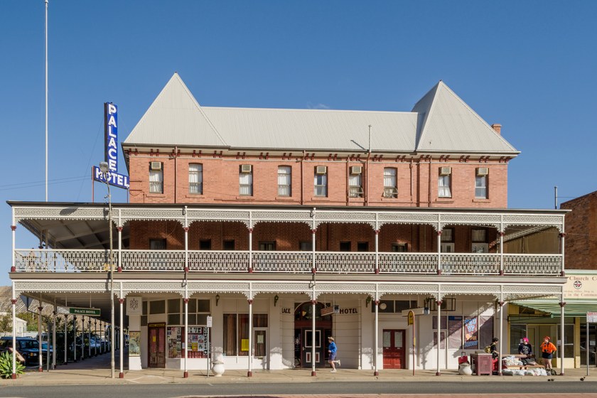 Palace Hotel aus Priscilla wird zum LGBTI+ Denkmal