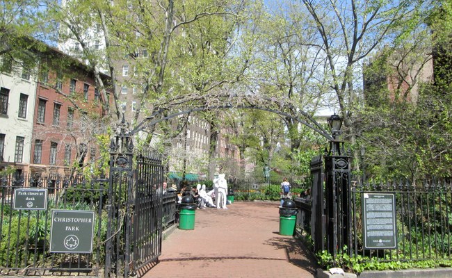 Regenbogenfahnen aus Stonewall National Monument entfernt