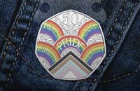 Sondermünze für 50 Jahre Pride in UK