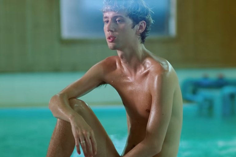 Troye Sivans Tan-Lines gehen viral...