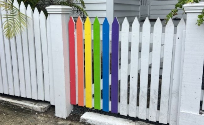 Watch: 250 Dollar Busse pro Tag für diesen Gartenzaun...