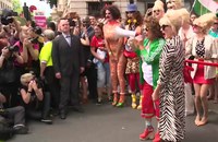 Watch: Ab Fab-Ladies eröffnen die London Pride