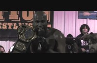 Watch: AC Mack wird erster schwuler Pro-Wrestling World Champion