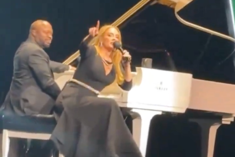 Watch: Adele verteidigt ihre Queers wie eine Löwin...