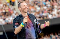 Watch: "Alle Handys weg, ausser Du bist gerade auf Grindr :)"