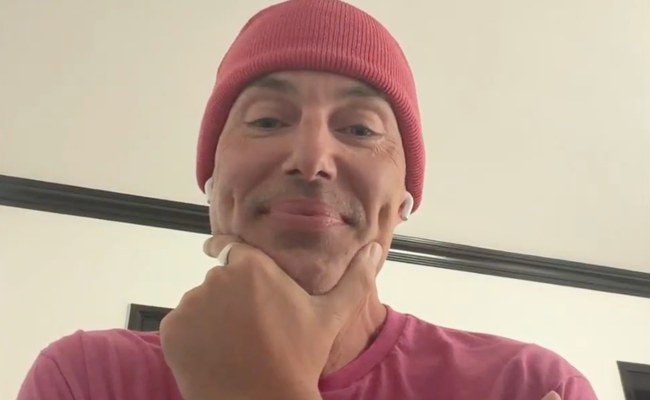 Watch: Angelina Jolies Bruder hat sein Coming Out