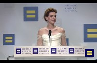 Watch: Anne Hathaway für ihr LGBT-Engagement geehrt