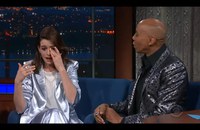 Watch: Anne Hathaway wegen RuPaul zu Tränen gerührt