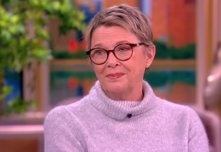 Watch: Annette Bening und ihre Unterstützung für ihren trans Sohn