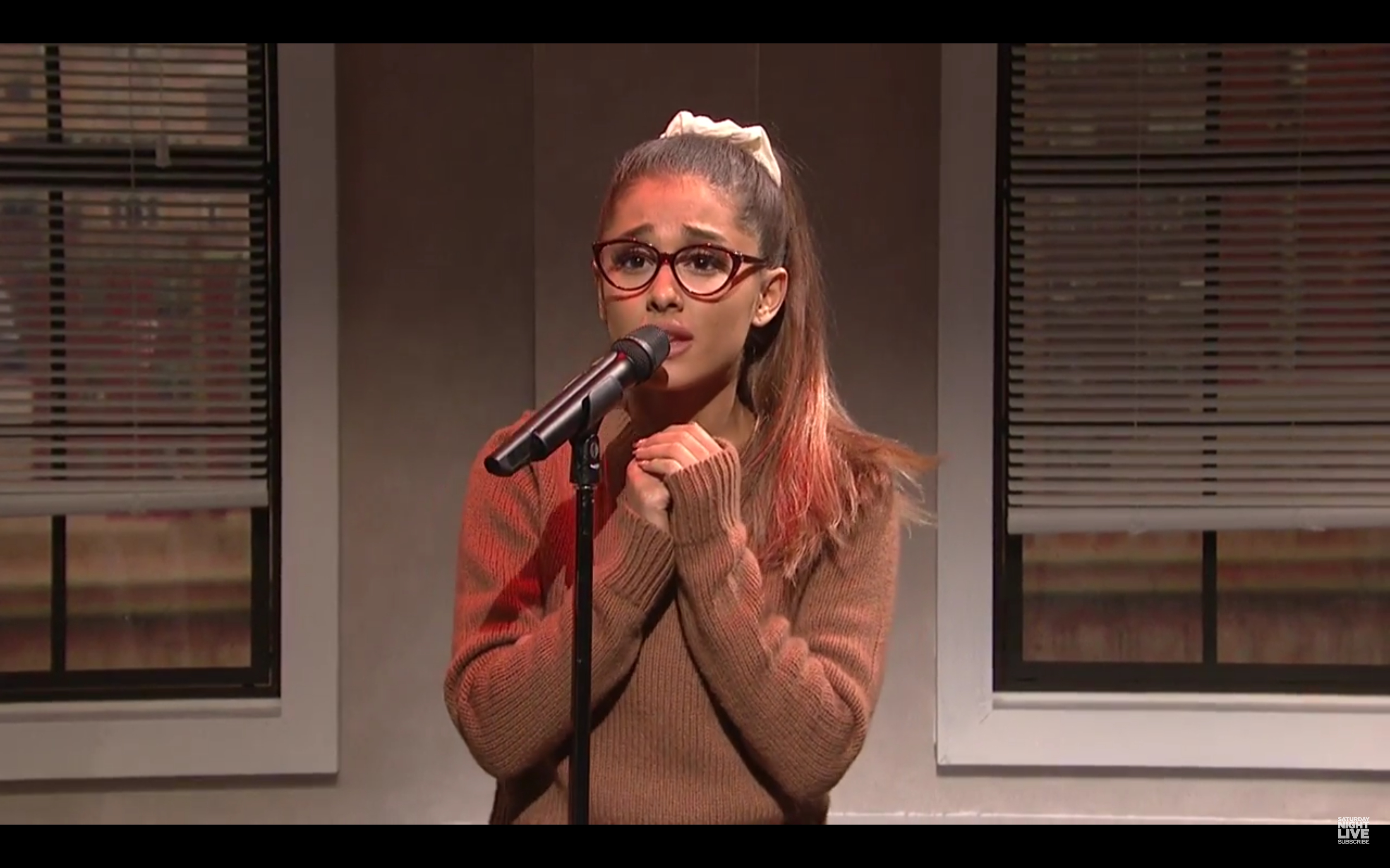 Watch: Ariana Grande Bei Saturday Night Live — GAY.CH · Alles Bleibt ...