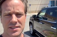 Watch: Armie Hammer hat kein Geld mehr fürs Benzin