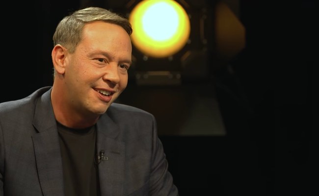 Watch: Baden-Württembergs Sozial- und Gesundheitsminister über sein Coming Out und die AfD