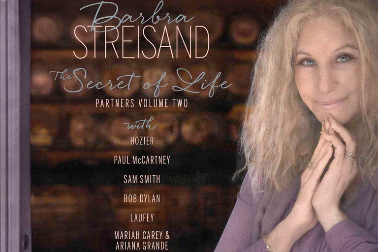 Watch: Barbra Streisand holt Ariana, Mariah, Seal, Paul, Sam und viele mehr ans Micro