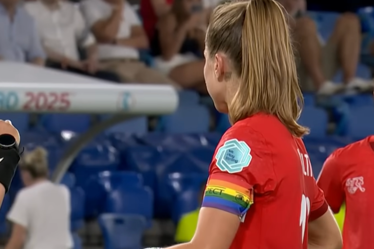Watch: Bei der FIFA verboten, bei der Euro 2025 in der Schweiz erlaubt!