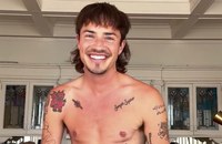 Watch: Cal Calamia feiert sechs Jahre Transition