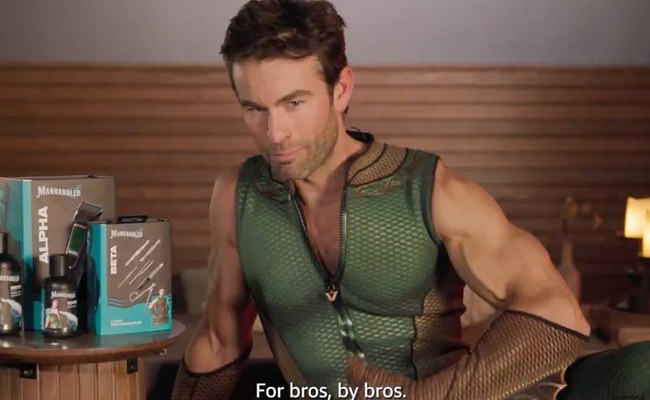 Watch: Chace Crawford als hairless Superhero - und zwar überall
