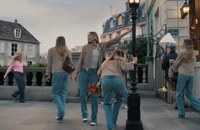 Watch: Chanel, Kylie und Dutzende von Margot Robbies