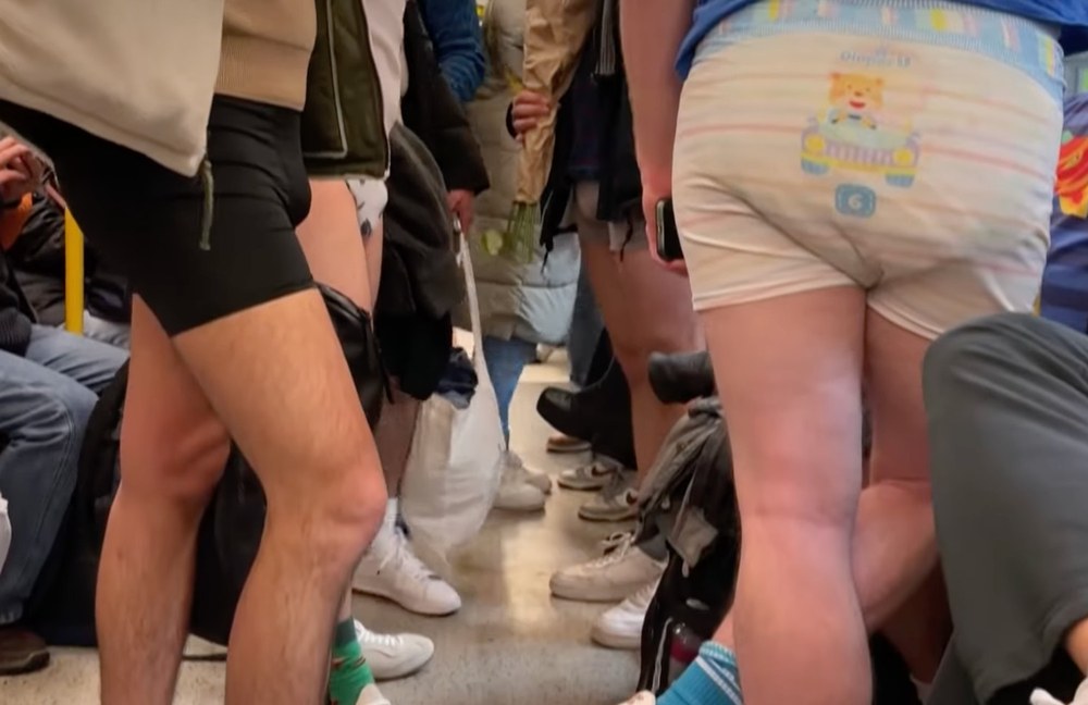 Watch: Cheeky Weekend am London No Trousers Tube Ride