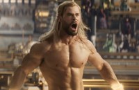 Watch: Chris Hemsworth gibts im neusten Thor nackt... komplett nackt...