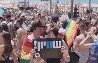 Watch: Concerned Citizen - eine bitterschwarze, queere Komödie aus Israel