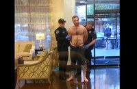 Watch: Da freut sich jemand einen Polizist zu sehen...