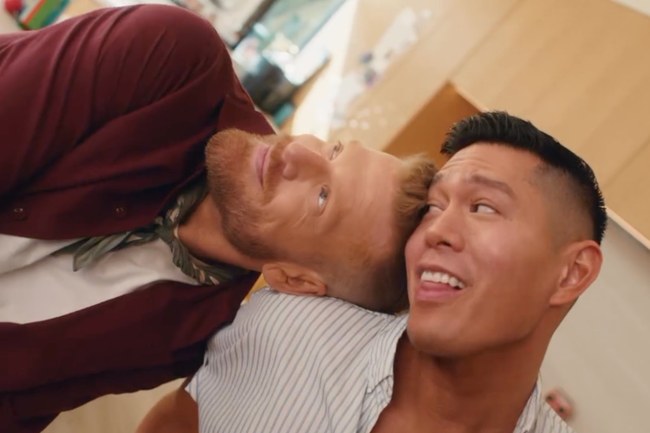 Watch: Das wohl queerste und härzigste Gender-Reveal-Video ever...