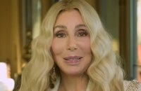 Watch: Deine Chance auf ein Nachtessen mit Cher in ihrem Haus in Malibu