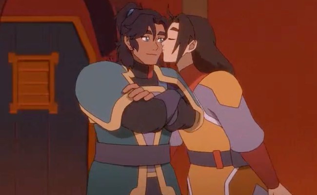 Watch: Der erste schwule Kuss bei Avatar: Seven Havens