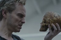 Watch: Der erste Trailer für Elsinore - eines der queeren Kinohighlights 2027