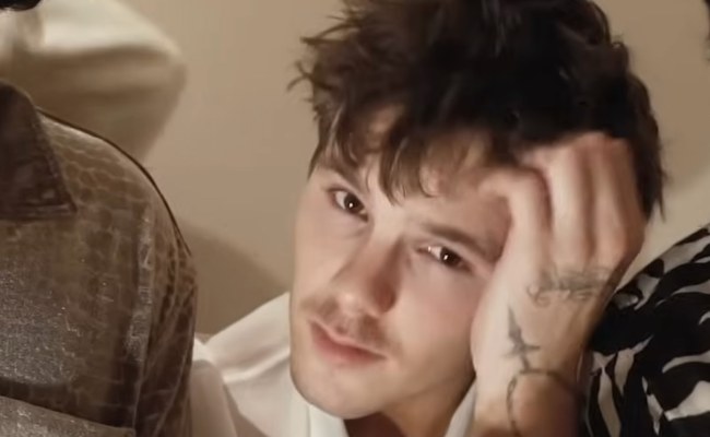 Watch: Der jüngste Beckham-Sohn zeigt sich im Birthday Suit