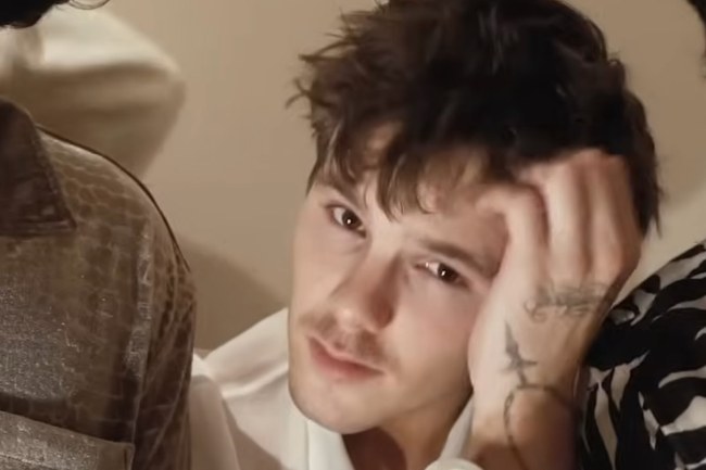 Watch: Der jüngste Beckham-Sohn zeigt sich im Birthday Suit