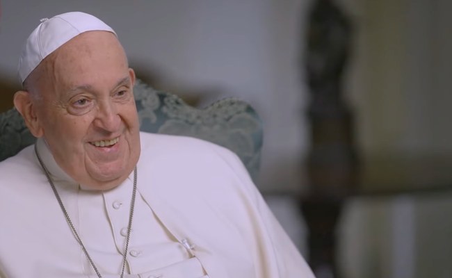 Watch: Der Papst spricht mit 60 Minutes über LGBTI+ Anliegen