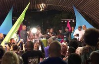 Watch: Der Premier von Curaçao eröffnet die Pride