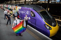 Watch: Der Pride Train mit seiner LGBTI+ Crew