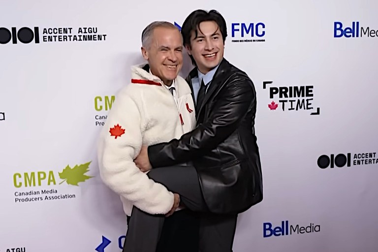 Watch: Die Bromance zwischen Kanada's Premier und Heated Rivalry-Star