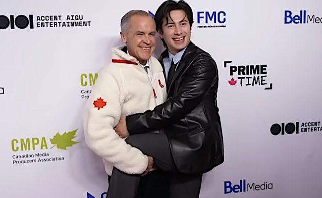 Watch: Die Bromance zwischen Kanada's Premier und Heated Rivalry-Star